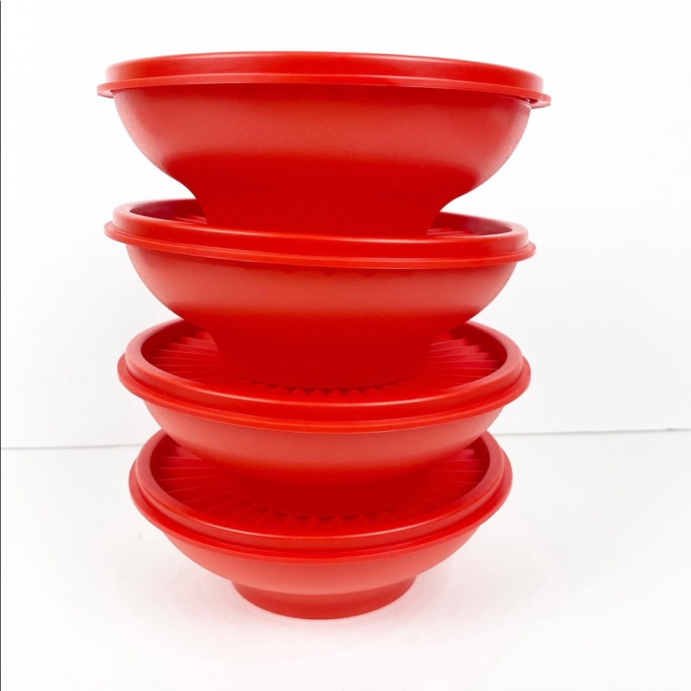 New !!4 Tupperware Servalier Bowl sets.